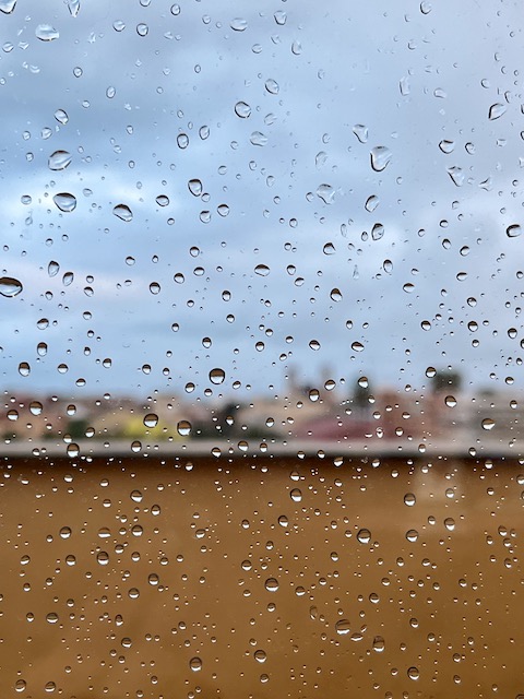 gotas de lluvia ventana
